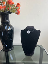 Load image into Gallery viewer, Choker | Ice Raw
