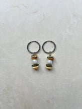 Load image into Gallery viewer, Earrings | Pearl Sandwich
