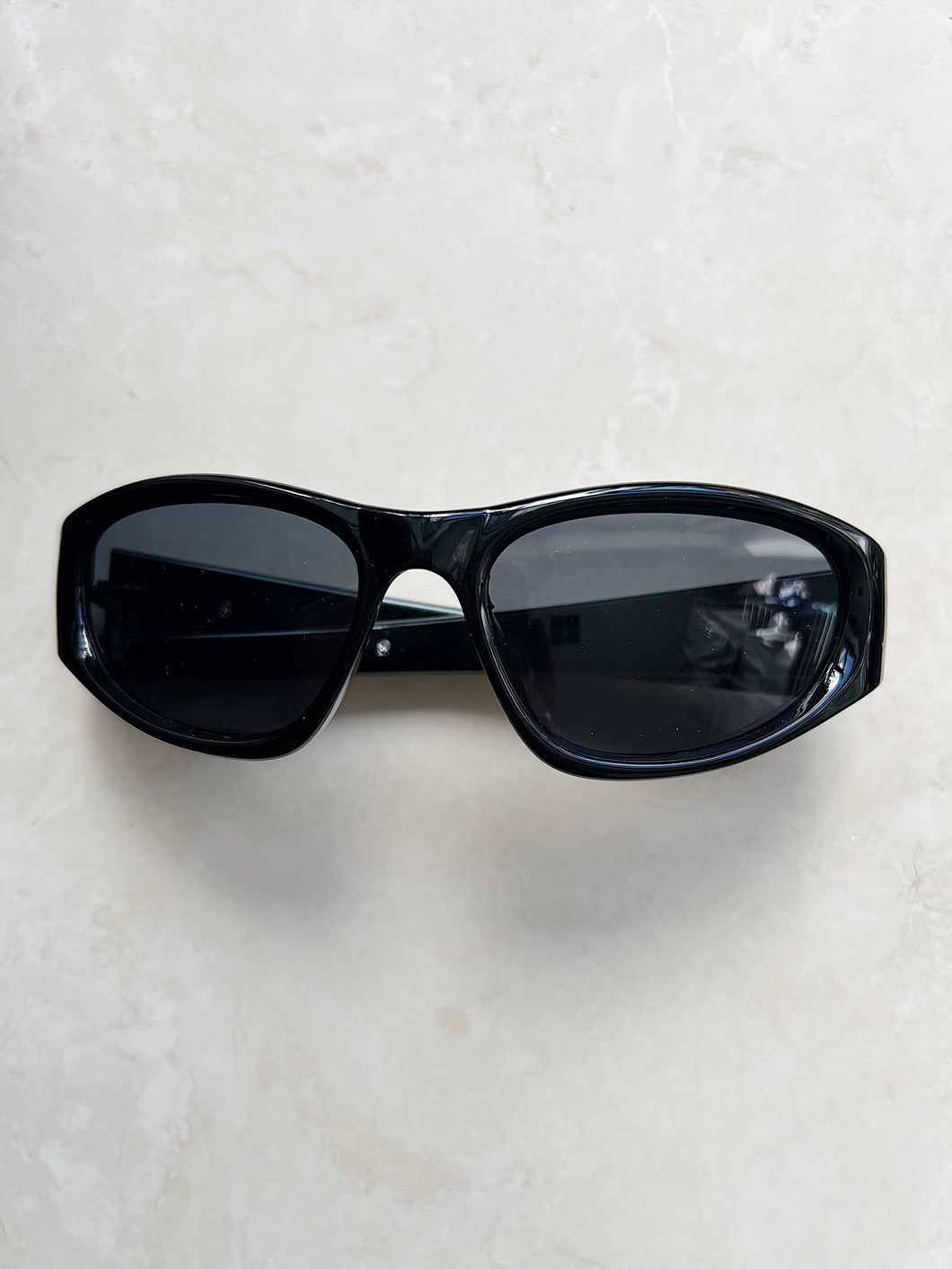 Leonis | Black Sunglasses