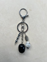 Load image into Gallery viewer, Keychains | Black Bead
