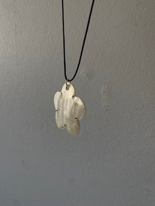 Pendant | Flower Mother of Pearl Necklace