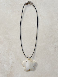 Pendant | Flower Mother of Pearl Necklace
