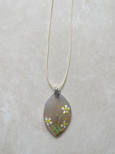 Load image into Gallery viewer, Pendant | Daisy Necklace
